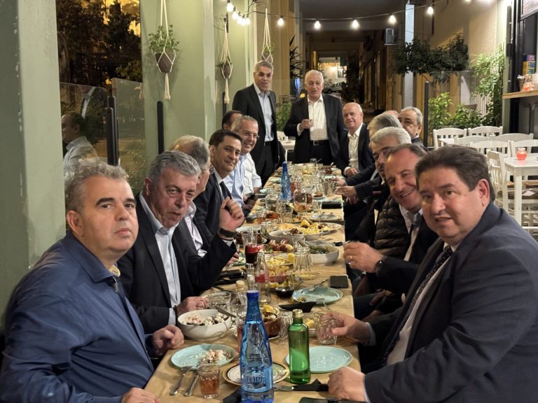 Αυτοδιοικητική «μάζωξη» των γαλάζιων δημάρχων και δημοτικών συμβούλων της ΚΕΔΕ με πρωτοβουλία του Χ.Τεντόμα