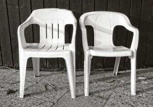 Η δικαίωση της πλαστικής καρέκλας από τους New York Times – Στα 25 πιο σημαντικά items του κόσμου