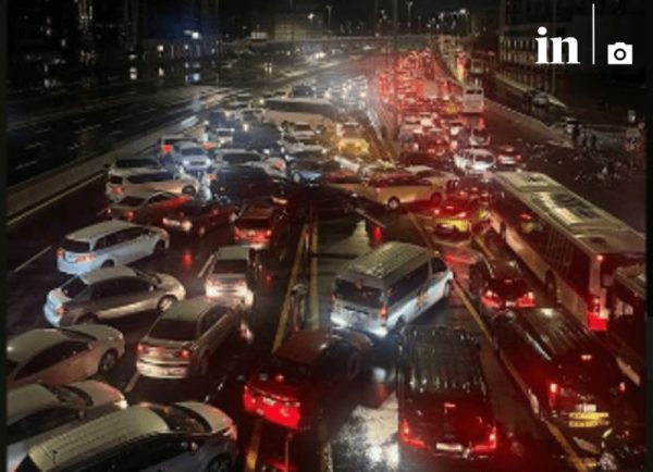 Πλημμύρες στο Ντουμπάι: Σε μία μέρα έπεσε η βροχή ενός έτους