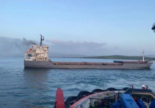 Τουρκία: Τα Δαρδανέλια έκλεισαν προσωρινά λόγω πυρκαγιάς σε πλοίο μεταφοράς ξηρού φορτίου
