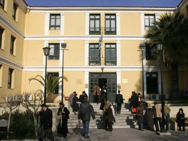 Αντίθετοι με το νομοσχέδιο Φλωρίδη δικηγόροι, δικαστές και εισαγγελείς