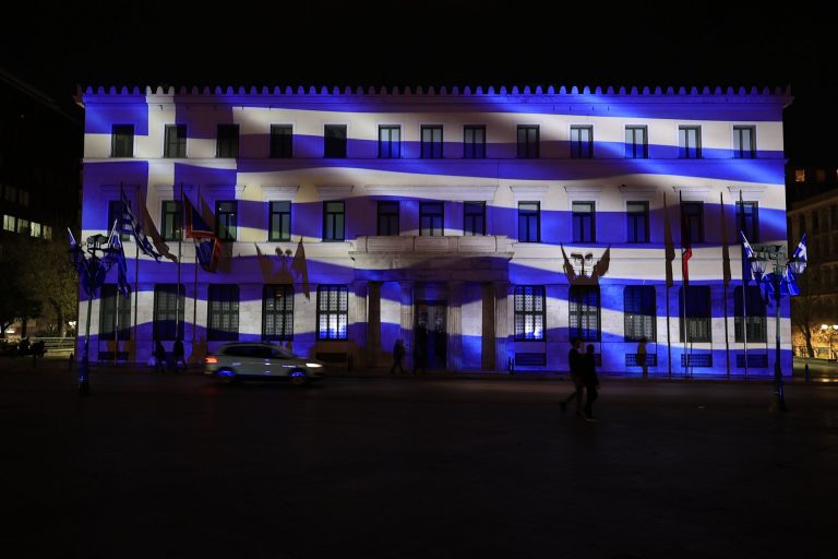 Δημοσκόπηση: Είναι «δεμένοι» μεταξύ τους οι Έλληνες; – Είναι διατεθειμένοι να υπερασπιστούν την πατρίδα τους;