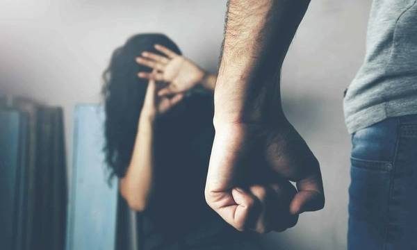Ενδοοικογενειακή βία: 356 περιστατικά καταγγέλθηκαν μέσα σε τρεις μέρες – 180 συλλήψεις