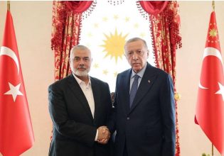 Συνάντηση σε θερμό κλίμα για Ερντογάν και Χανίγια – «Η συμμαχία των Αδελφών Μουσουλμάνων», σχολιάζει ο Κατζ