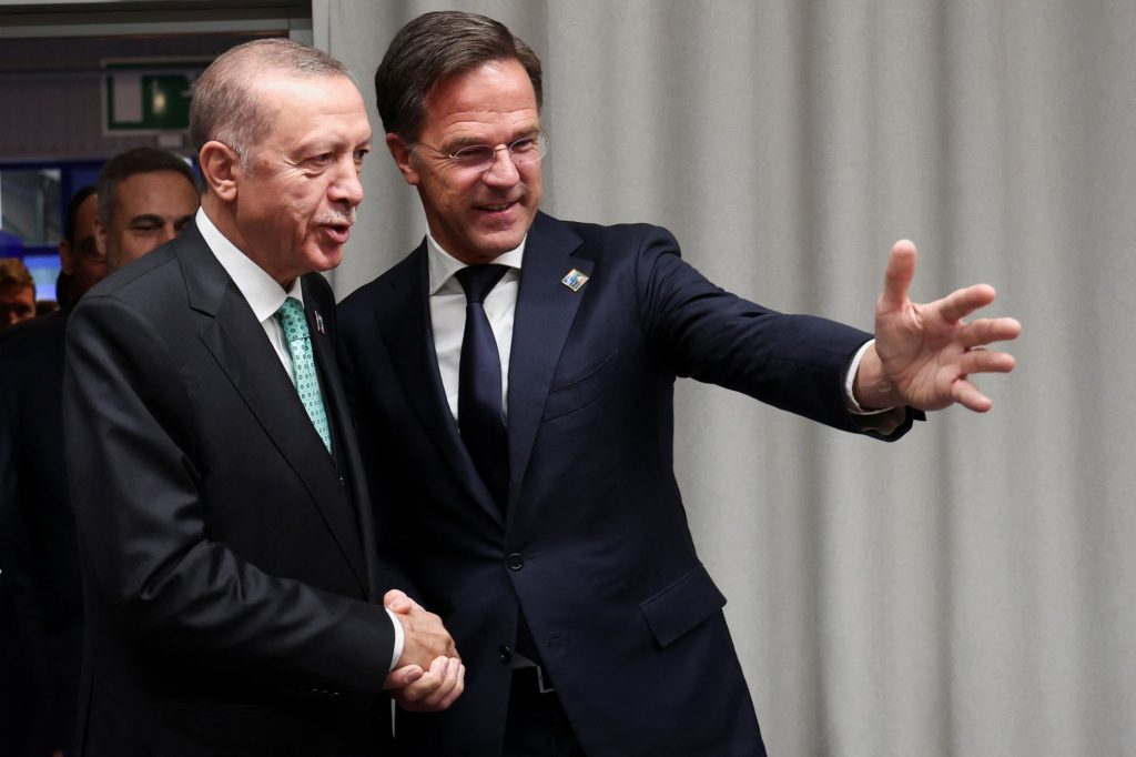 ΝΑΤΟ: Οι Τούρκοι στηρίζουν Ρούτε για τη θέση του γενικού γραμματέα