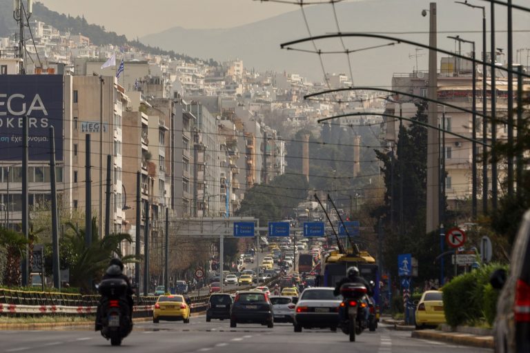 Καιρός: Κορυφώνεται η μεταφορά αφρικανικής σκόνης σήμερα – Πού θα σημειωθούν λασποβροχές