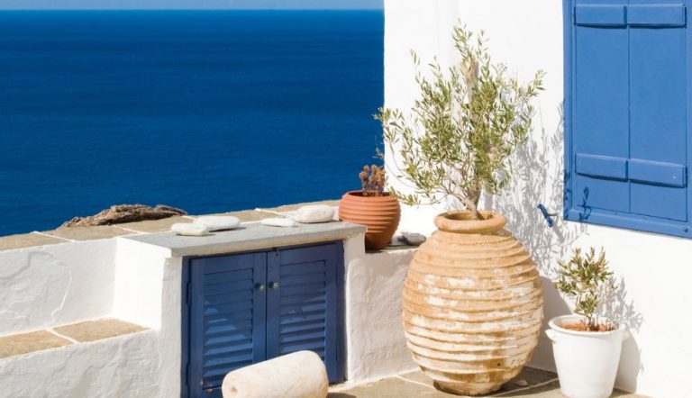 Εξοχικές κατοικίες: Ποιες περιοχές προτιμούν οι Έλληνες - Ποιο είναι το προφίλ τους