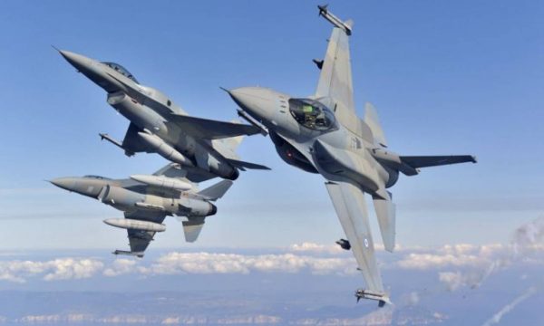 «Ουδέν ζήτημα μεταφοράς ελληνικών F-16 στην Ουκρανία υπάρχει»