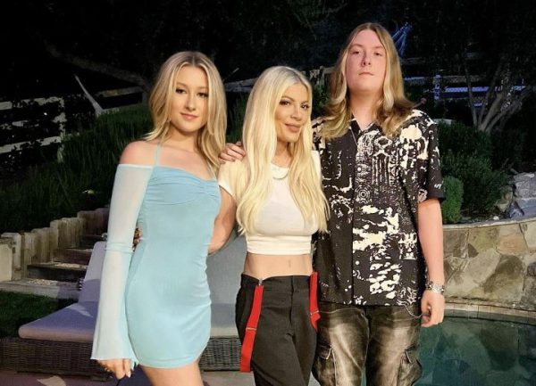 Η Τόρι Σπέλινγκ παραδέχεται ότι δεν μπορεί να πάει μόνη της στην τουαλέτα εδώ και χρόνια