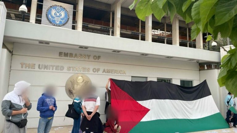 Παρέμβαση του Ρουβίκωνα στην Αμερικάνικη πρεσβεία για την Παλαιστίνη