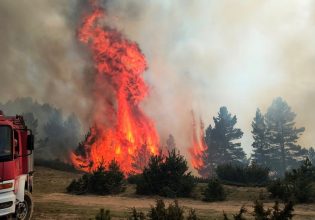 Πιέρια όρη: Τραυματίστηκε εθελοντής πυροσβέστης στη μεγάλη φωτιά
