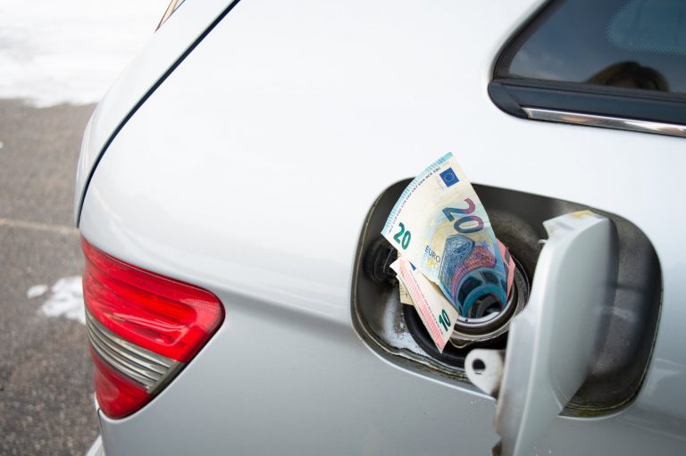 Ακρίβεια: Μια ανάσα από τα 2 ευρώ η τιμή της αμόλυβδης – Συναγερμός για νέο ράλι αυξήσεων