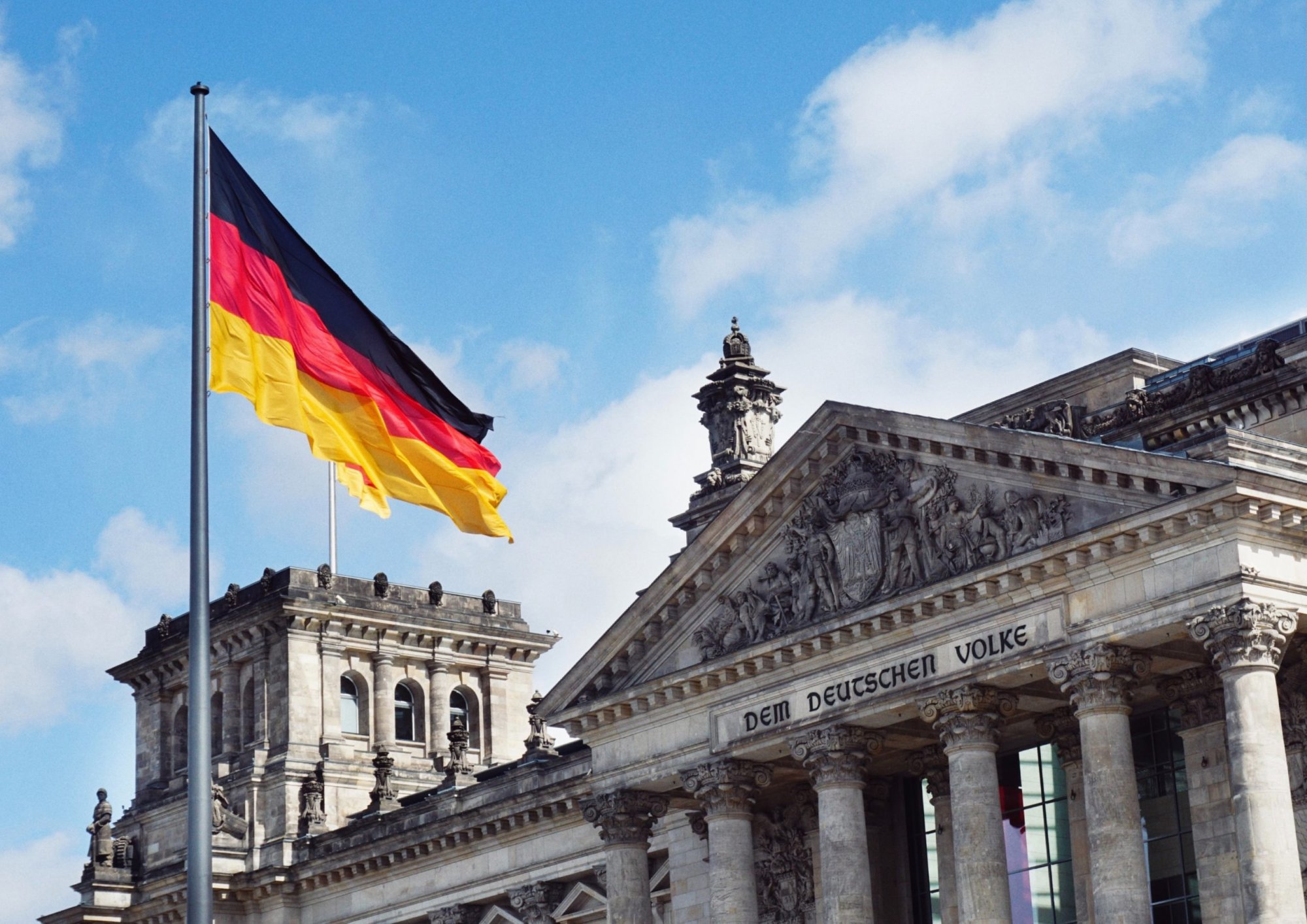 Γερμανία: Αναστάτωση στη Bundestag για την επίθεση του Ιράν - Έκκληση στην ΕΕ να υιοθετήσει «σκληρή στάση»