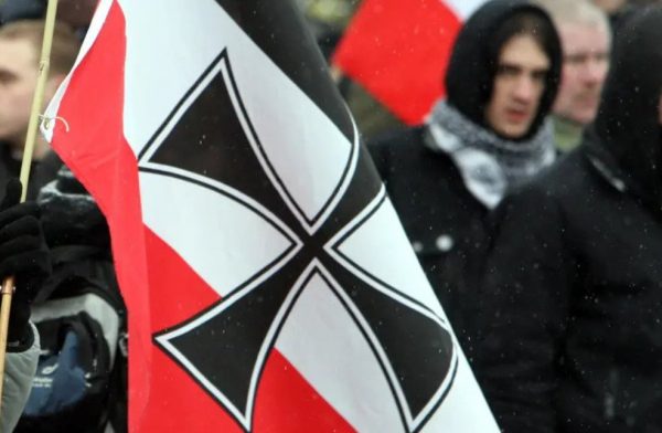 Γερμανία: Πάνω από 1.000 ακροδεξιοί εξτρεμιστές με άδεια οπλοφορίας – Ανάμεσά τους οι «Πολίτες του Ράιχ»