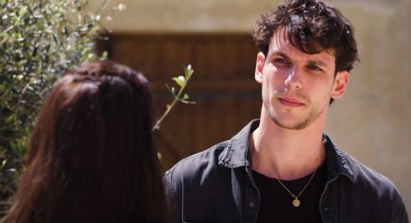 Η Γη της Ελιάς: Ο Δημοσθένης παρουσιάζει στην Ειρήνη την νέα του σχέση