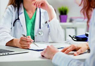 Στον πάγο μέχρι νεωτέρας οι ιδιώτες γιατροί στο ΕΣΥ