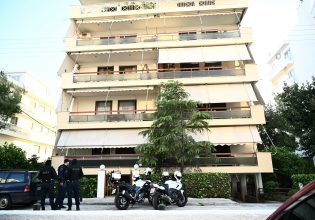 Γλυφάδα: «Θα την σκοτώσει» φώναζαν οι γείτονες  για τον 27χρονο – Το τροχαίο και οι σακούλες με ναρκωτικά