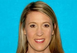 «Τσάκωσαν» καθηγήτρια γυμνή στο αυτοκίνητο με μαθητή -Τράκαραν από τον πανικό τους