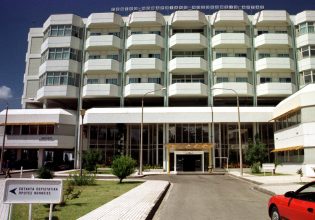 Νοσοκομείο Άρτας: Ασθενής απειλούσε γιατρούς με ψαλίδι – Τον ακινητοποίησαν αστυνομικοί πυροβολώντας στον αέρα