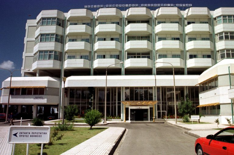 Νοσοκομείο Άρτας: Ασθενής απειλούσε γιατρούς με ψαλίδι – Τον ακινητοποίησαν αστυνομικοί πυροβολώντας στον αέρα