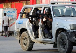 Αϊτή: Νέες επιθέσεις συμμοριών στην πρωτεύουσα – «Κάψτε σπίτια. Βάλτε φωτιά σε όποιο βρείτε»