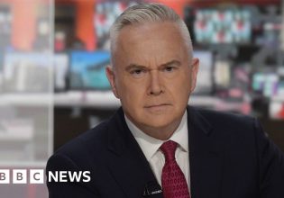 Βρετανία: Παραιτήθηκε από το BBC ο κορυφαίος παρουσιαστής που είχε εμπλακεί σε σεξουαλικό σκάνδαλο