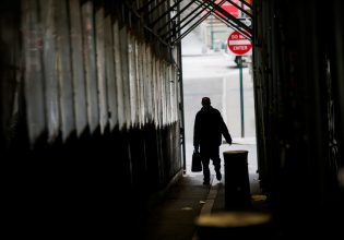 Oxfam: Αυξάνονται οι εισοδηματικές ανισότητες στις χώρες που δανείζει το ΔΝΤ