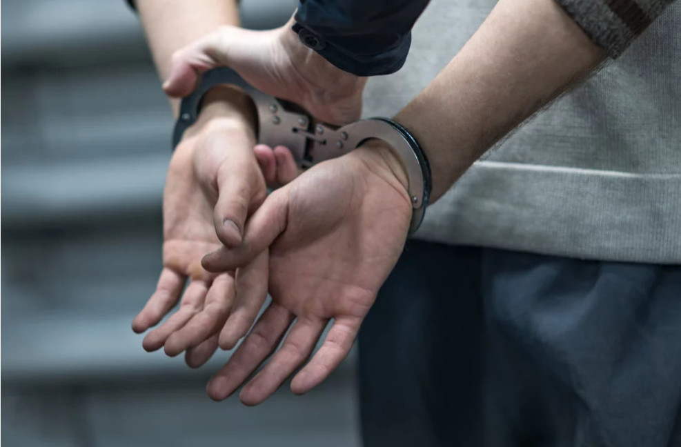 Ιωάννινα: Ανήλικος γρονθοκόπησε αστυνομικό κατά τη διάρκεια ελέγχου – Τέσσερις συλλήψεις