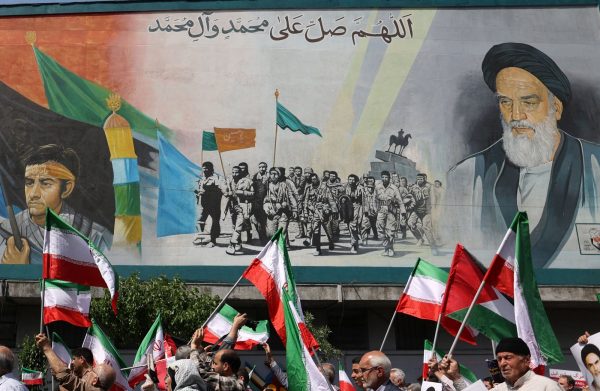 Καθηγητής του Χάρβαρντ: «Απεχθάνομαι το ιρανικό καθεστώς, αλλά έχει δίκιο – Ένοχες οι ΗΠΑ»