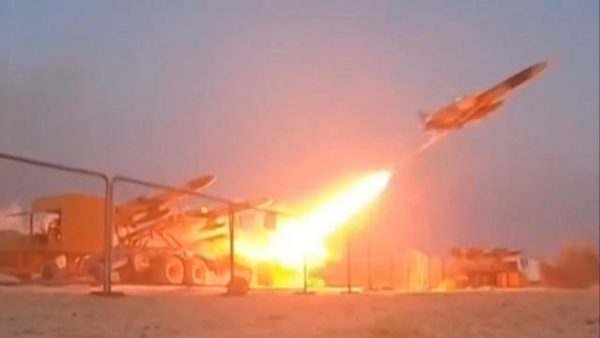 Επίθεση στο Ισραήλ: Η στιγμή που τα drone του Ιράν διασχίζουν τον ουρανό του Ιράκ