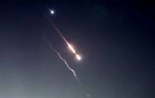 Μέση Ανατολή: «Σχεδόν απόλυτη συμμετρία στις επιθέσεις του Ιράν και του Ισραήλ» – Τι εκτιμούν οι ειδικοί