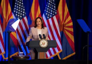 Αμβλωση: Ο Τραμπ «θέλει η Αμερική να επιστρέψει στα χρόνια του 1800», λέει η Κάμαλα Χάρις