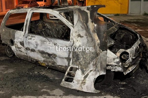 Κάηκε ολοσχερώς αυτοκίνητο μετά από εμπρηστική επίθεση στη Θεσσαλονίκη