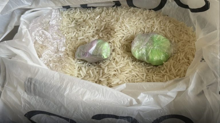 Πάτρα: «Θα σου φέρω καθαρό από Αθήνα» – Οι διάλογοι που καίνε τη σπείρα που διακινούσε ναρκωτικά σε σχολεία