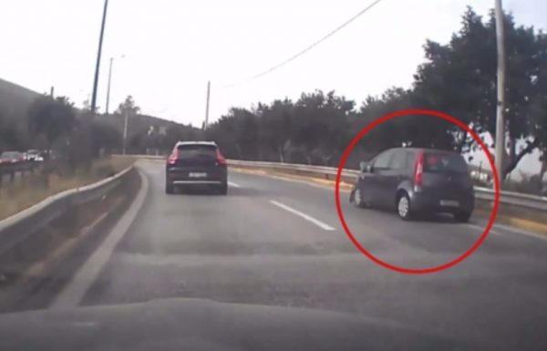 Κατεχάκη: Ανεξέλεγκτη πορεία ΙΧ – Τράκαρε παντού, το αυτοκίνητο διαλυόταν και… συνέχιζε να οδηγεί