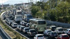 Κίνηση: Κυκλοφοριακό κομφούζιο στους δρόμους της Αττικής – Χάος σε Κηφισό, Κηφισίας και Μεσογείων