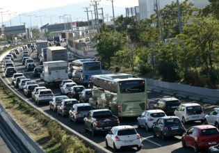 Κίνηση: Κυκλοφοριακό κομφούζιο στους δρόμους της Αττικής – Χάος σε Κηφισό, Κηφισίας και Μεσογείων