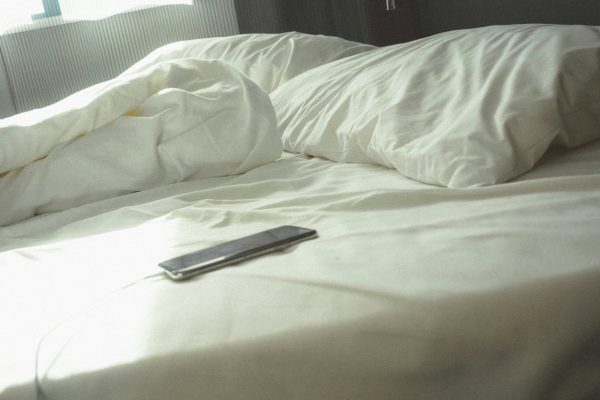Tips για να χαλαρώσεις με το κινητό και να έχεις έναν ποιοτικό ύπνο