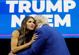 ΗΠΑ: Πιθανή υποψήφια αντιπρόεδρος του Τραμπ υπερασπίζεται τη θανάτωση σκύλου της δια πυροβολισμού