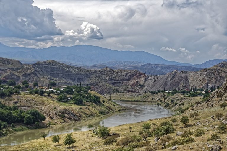 Κιργιστάν: Φόβοι για καταστροφή τύπου Τσέρνομπιλ – Φράγματα συγκρατούν πυρηνικά απόβλητα