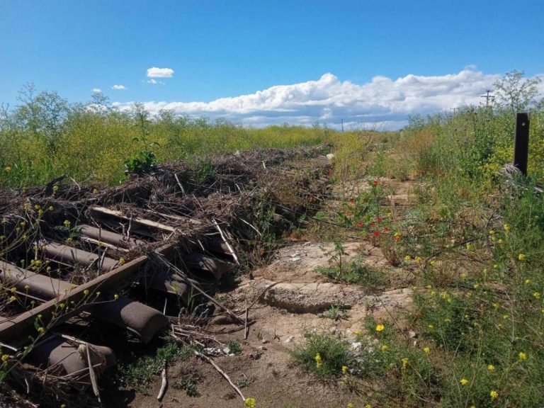 Χάλκη: Εικόνες εγκατάλειψης στη σιδηροδρομική γραμμή Λάρισας – Βόλου