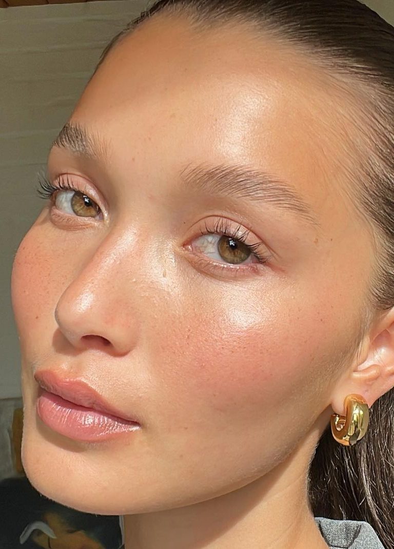 Θέλετε μακριές & καμπυλωτές βλεφαρίδες χωρίς μάσκαρα; Το TikTok έδωσε τη λύση