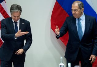 Σε ποιο μέρος του πλανήτη ΗΠΑ και Ρωσία αναγκάζονται να δώσουν τα χέρια πίσω από τις κάμερες