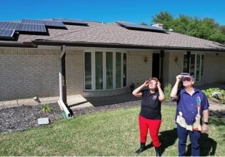 ΗΠΑ: Η Λετίσια Φερέρ έχει ταξιδέψει σε όλο τον κόσμο για να δει κάθε ηλιακή έκλειψη από το 1998