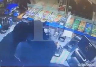 Ζωγράφου: Βίντεο ντοκουμέντο – Οι ληστές του Ζωγράφου αδειάζουν το ταμείο και σπάνε την τζαμαρία