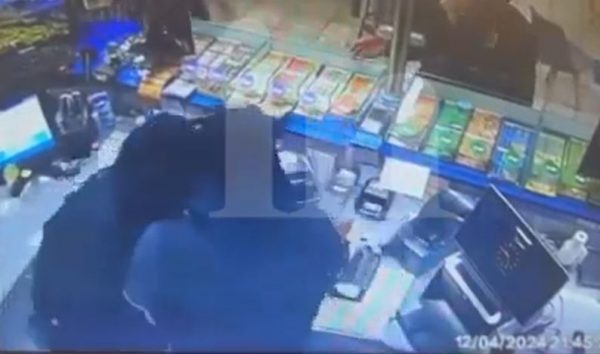 Ζωγράφου: Βίντεο ντοκουμέντο – Οι ληστές του Ζωγράφου αδειάζουν το ταμείο και σπάνε την τζαμαρία