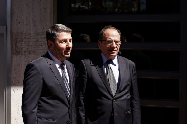 Υπόθεση υποκλοπών: Πέντε (πιθανά) εμπόδια στην ενημέρωση Ανδρουλάκη