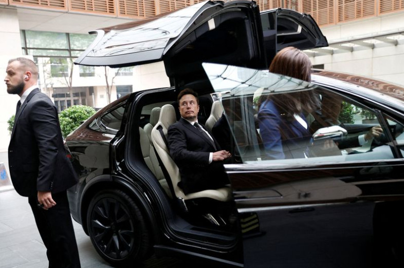 Ινκόγκνιτο ο Έλον Μασκ στο Πεκίνο για χάρη της Tesla - Τι θα δει στην Κίνα