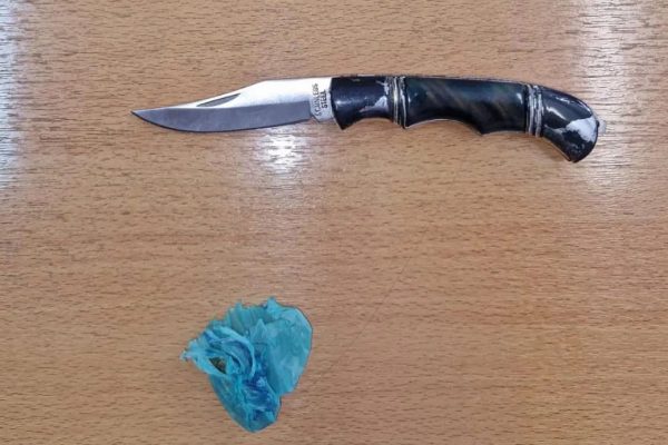 Ιωάννινα: Μαθητής Λυκείου πήγε σε σχολική εκδρομή με σουγιά και κάνναβη – Τρεις συλλήψεις από την ΕΛ.ΑΣ