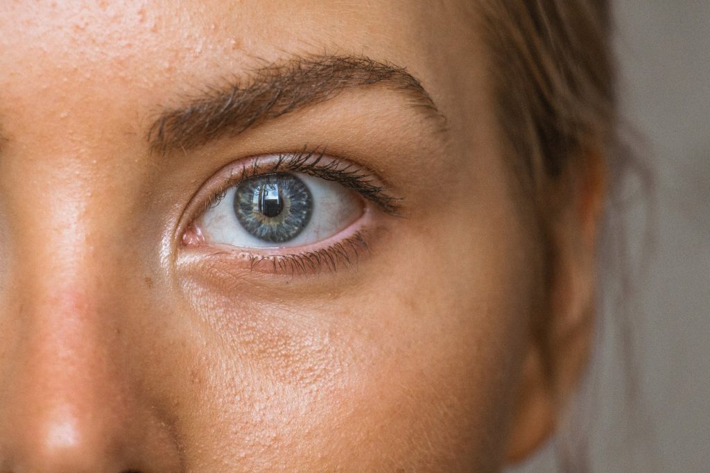 Γυναίκα παραπονιόταν για πόνους στο μάτι – Οι γιατροί έμειναν έκπληκτοι με αυτό που βρήκαν